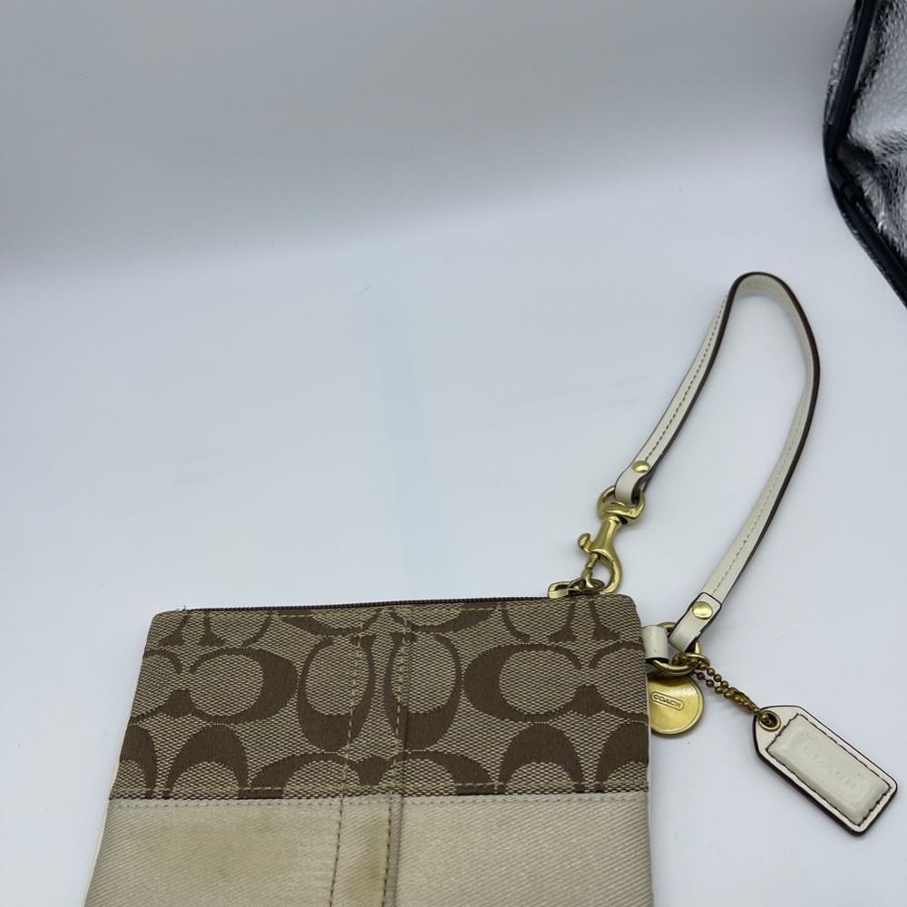Coach Wristlet - Vintage - Picture 2 of 3